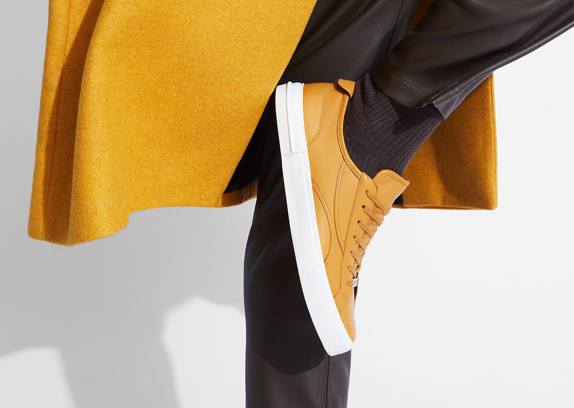 Odda brand circle collection sneaker brown