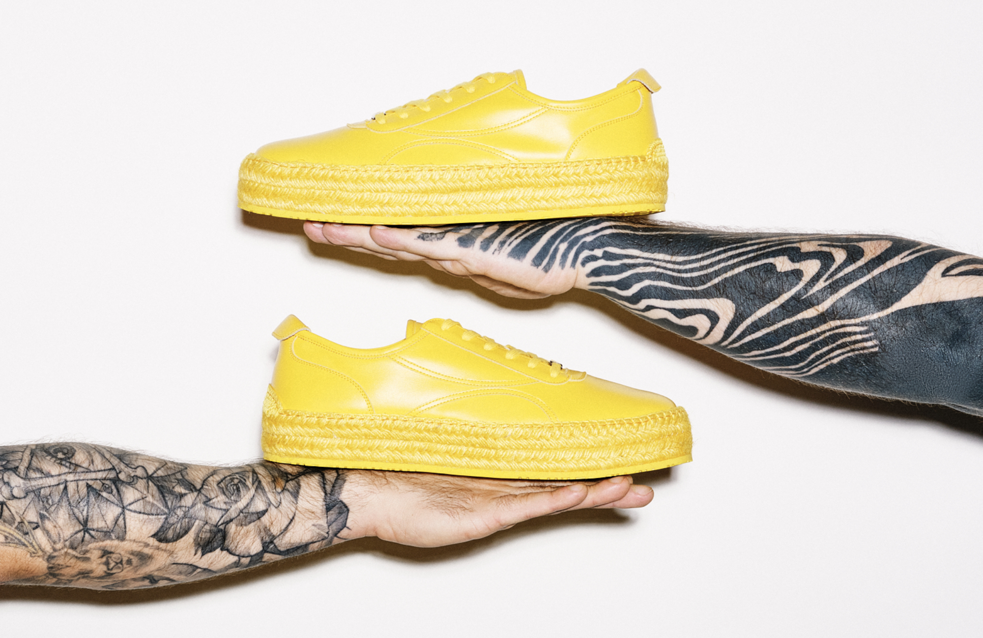 Accessories and footwear: the Key to transforming your outfits