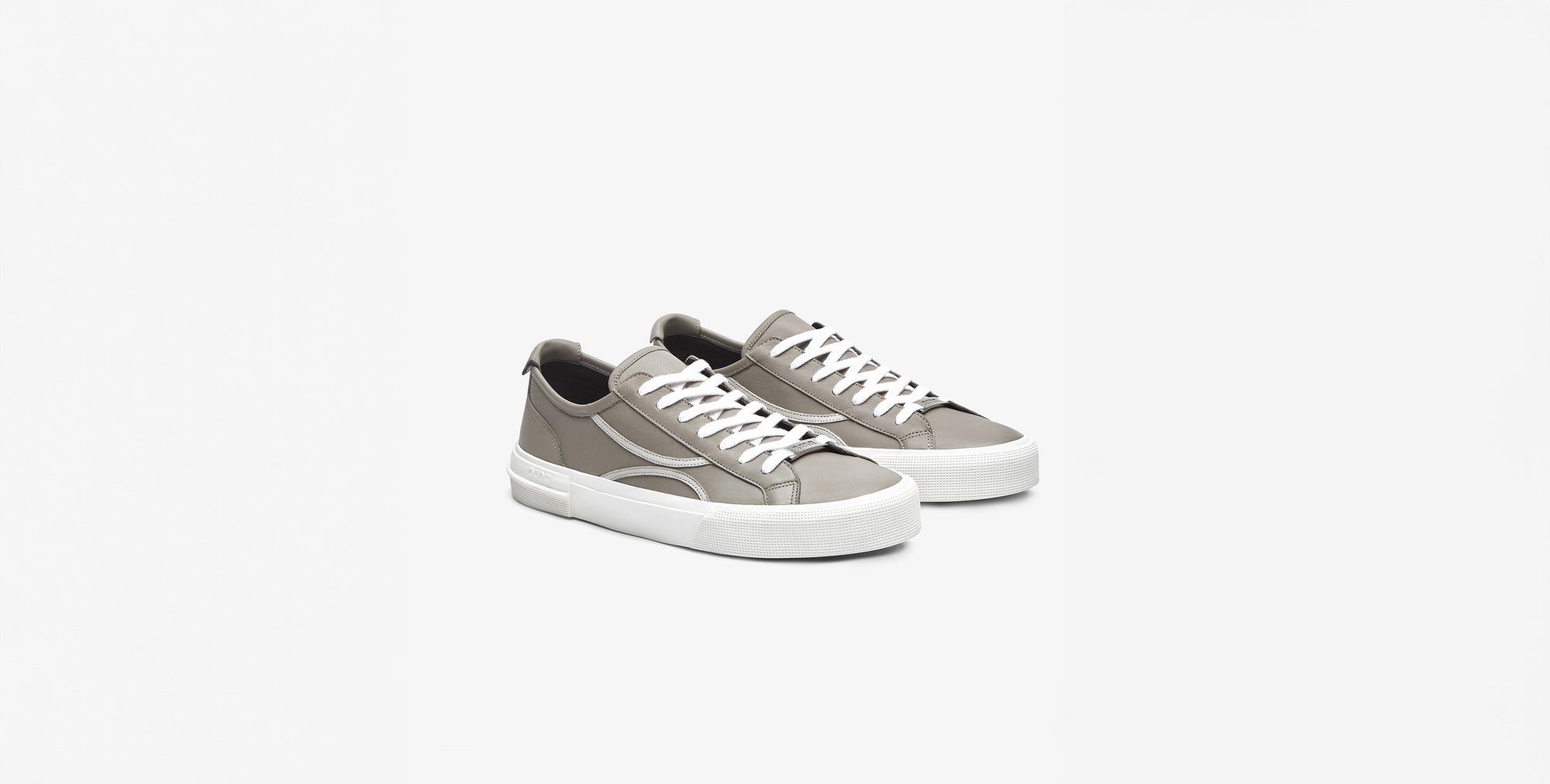 The "genderless" trend that sweeps fashion: Unisex sneakers