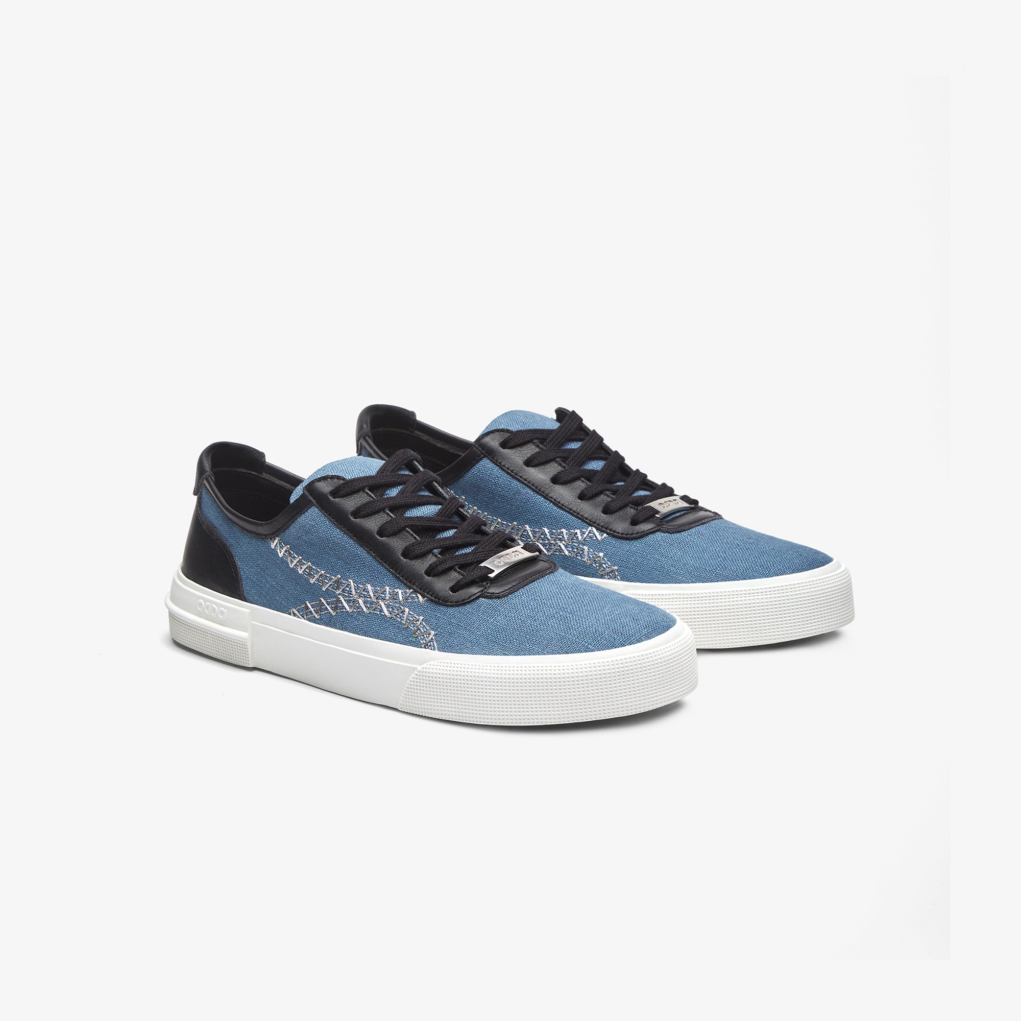 Sneakers azules y negras unisex Untitled 16 frontal