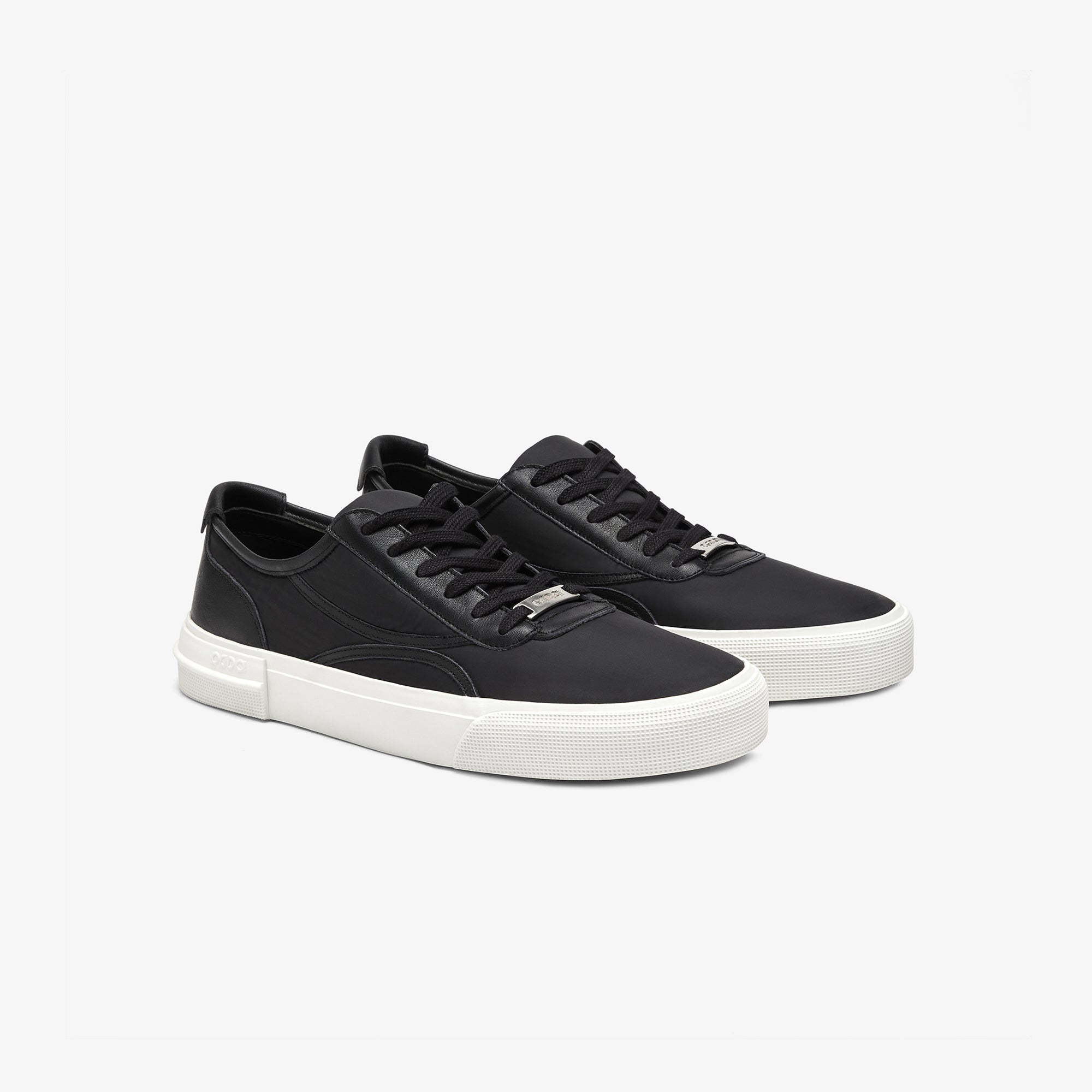 Sneakers negras elegantes unisex Untitled 4 frontal