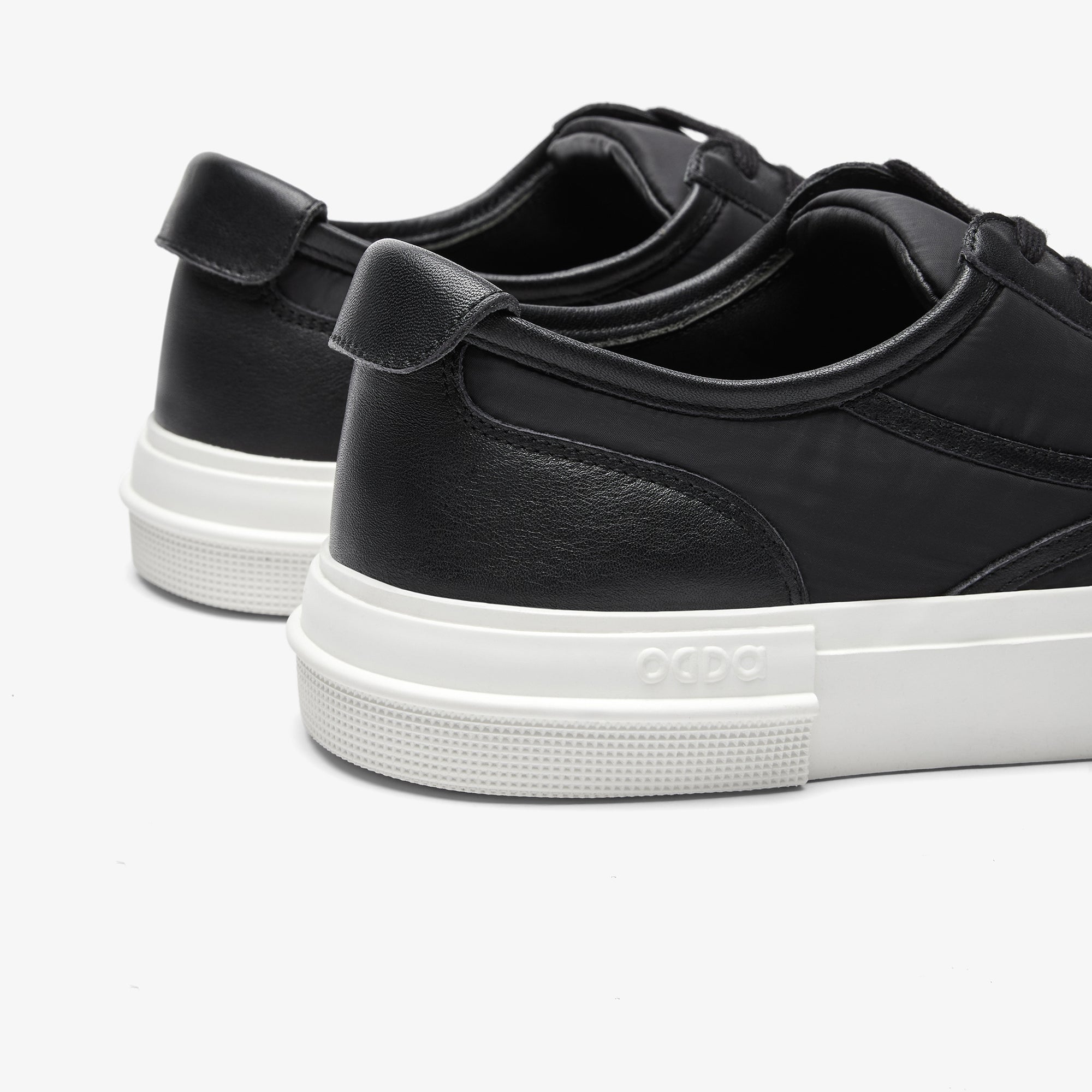 Sneakers negras elegantes unisex Untitled 4 talon