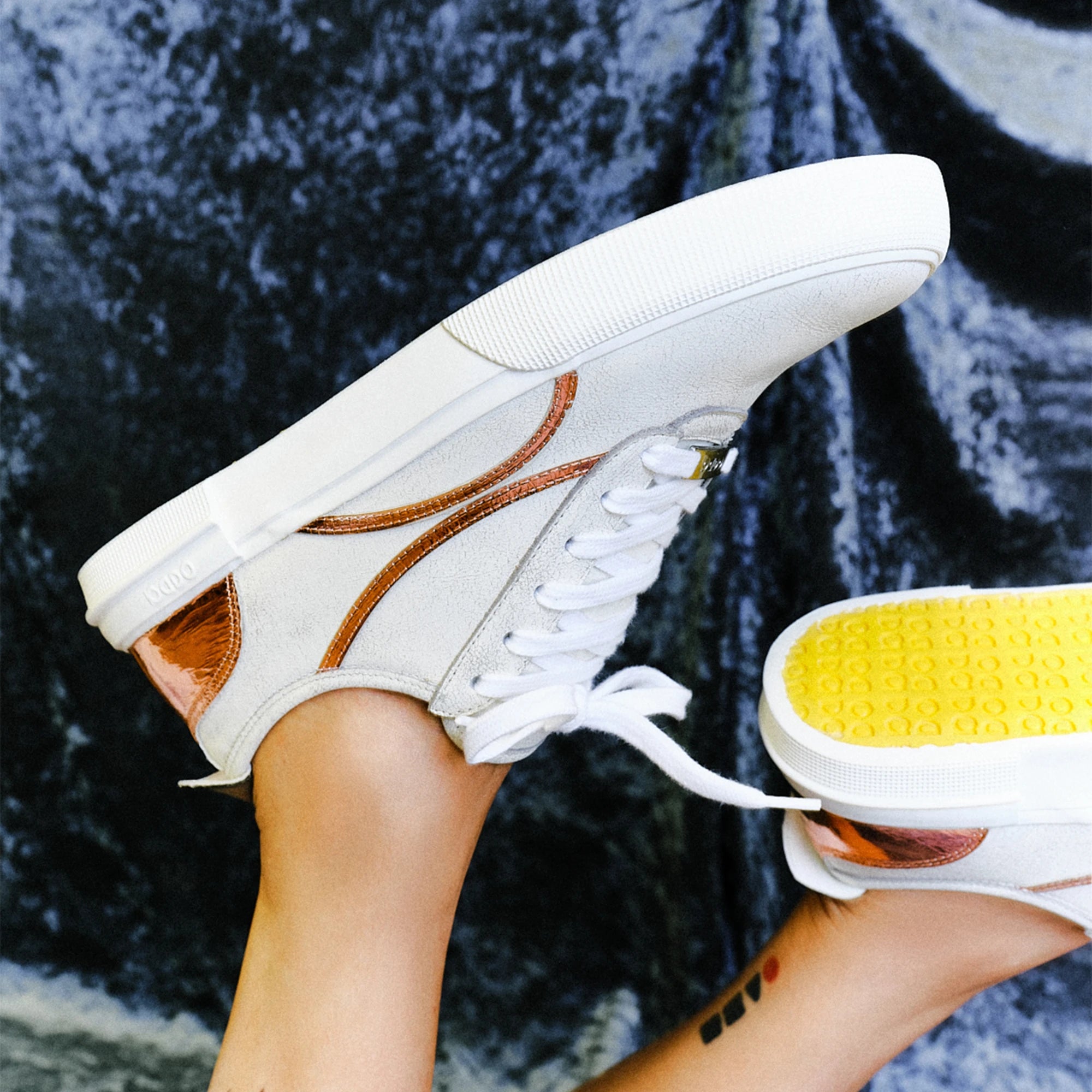 Stylish sneakers for men and women Nova