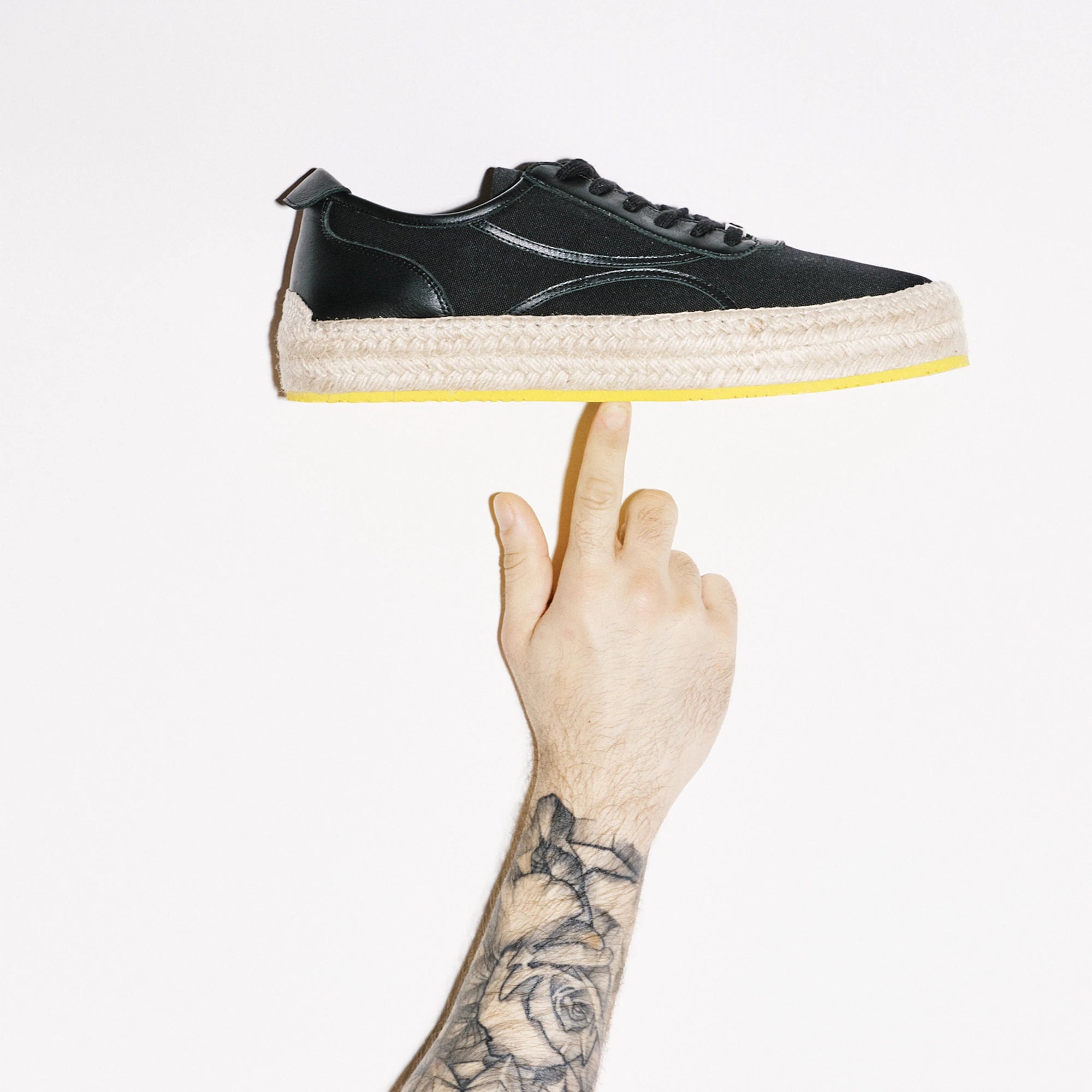 Black elegant sneakers for men and women Tahiti 689