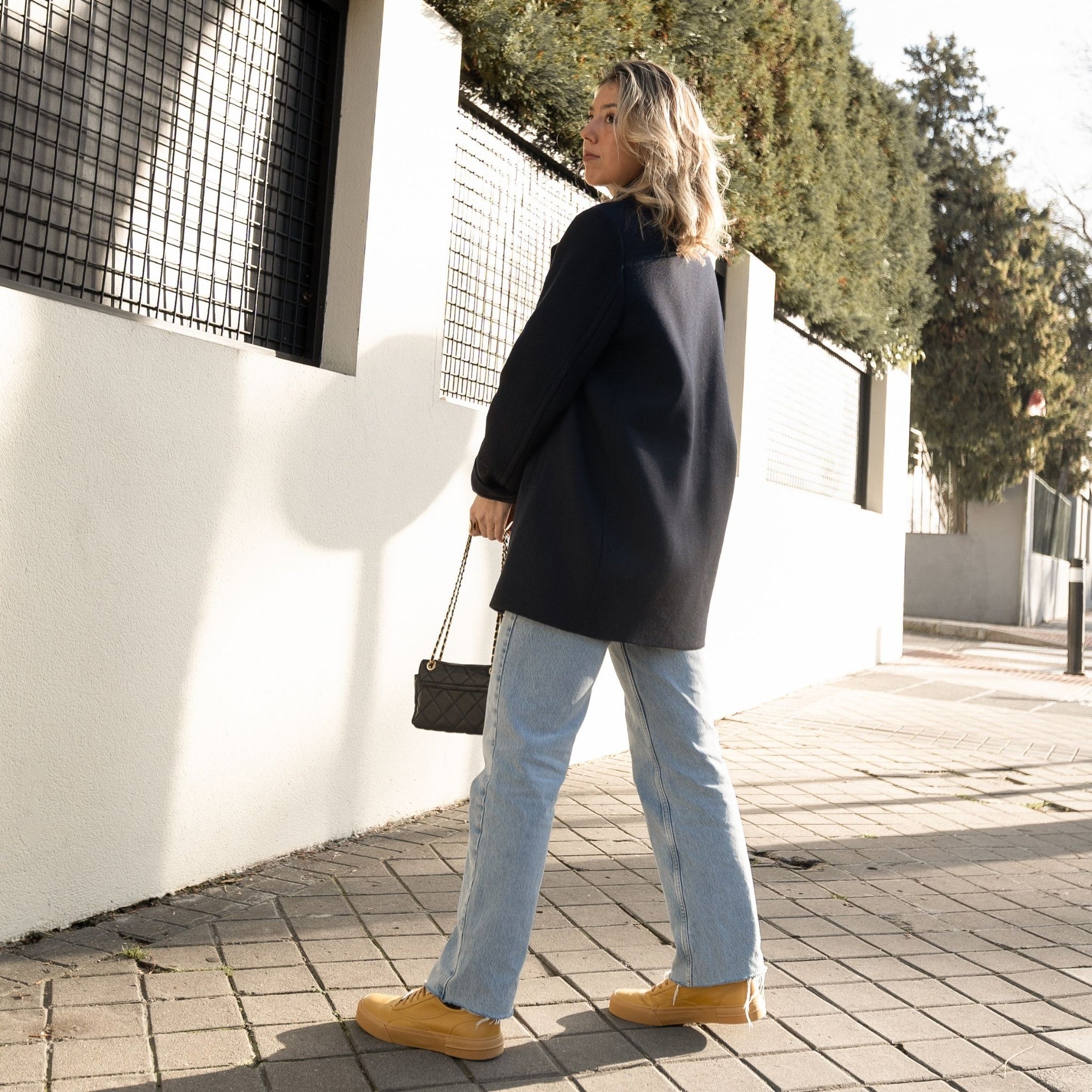 Sneakers elegantes unisex doradas Gold 580